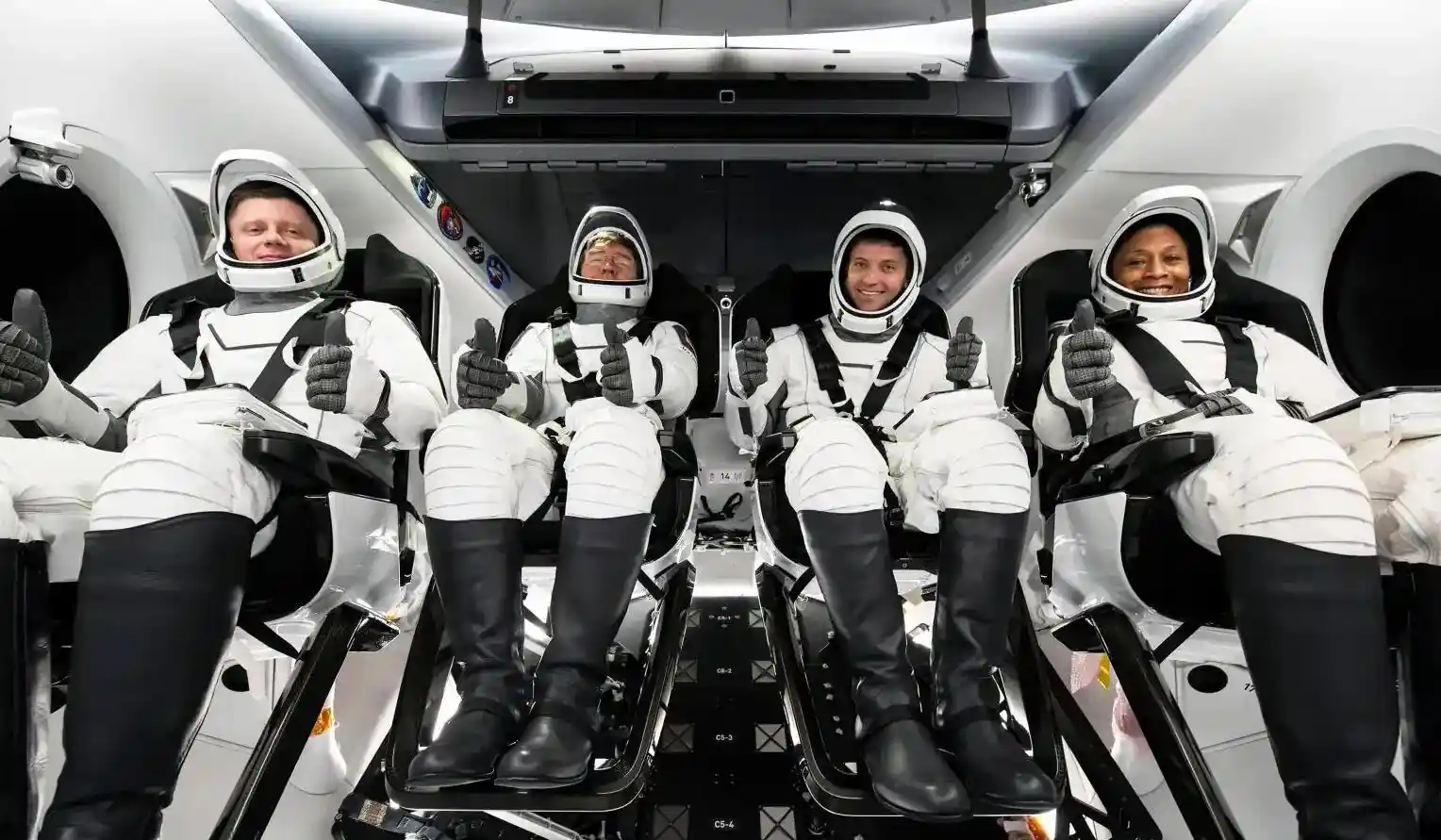 SpaceX成功发射NASA第八次载人航天任务