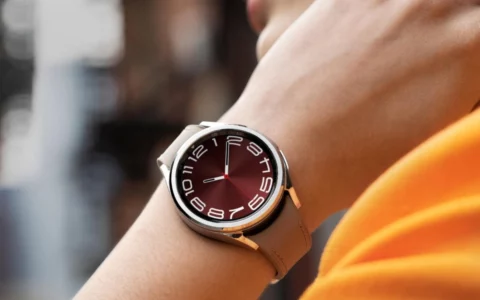 三星Samsung Galaxy Watch 手表考虑回归方形设计