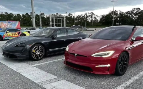 Taycan Turbo GT vs Tesla Model S Plaid：电动豪车巅峰对决