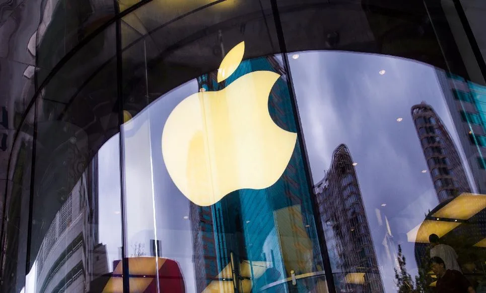 苹果遭美欧反垄断重击，市值一夜蒸发8000亿元