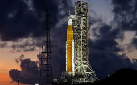 为什么NASA要在日全食期间发射三枚火箭？