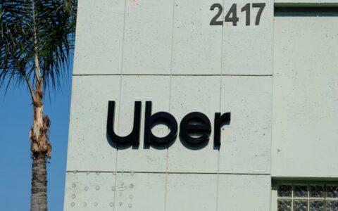 美明尼阿波利斯网约车司机最低工资获推迟，Lyft和Uber延长服务