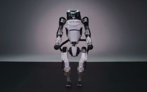 波士顿动力公司退役Atlas人形机器人，告别视频展现多样表现