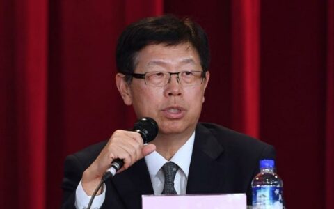 鸿海实施轮值CEO制度，董事长刘扬伟透露细节
