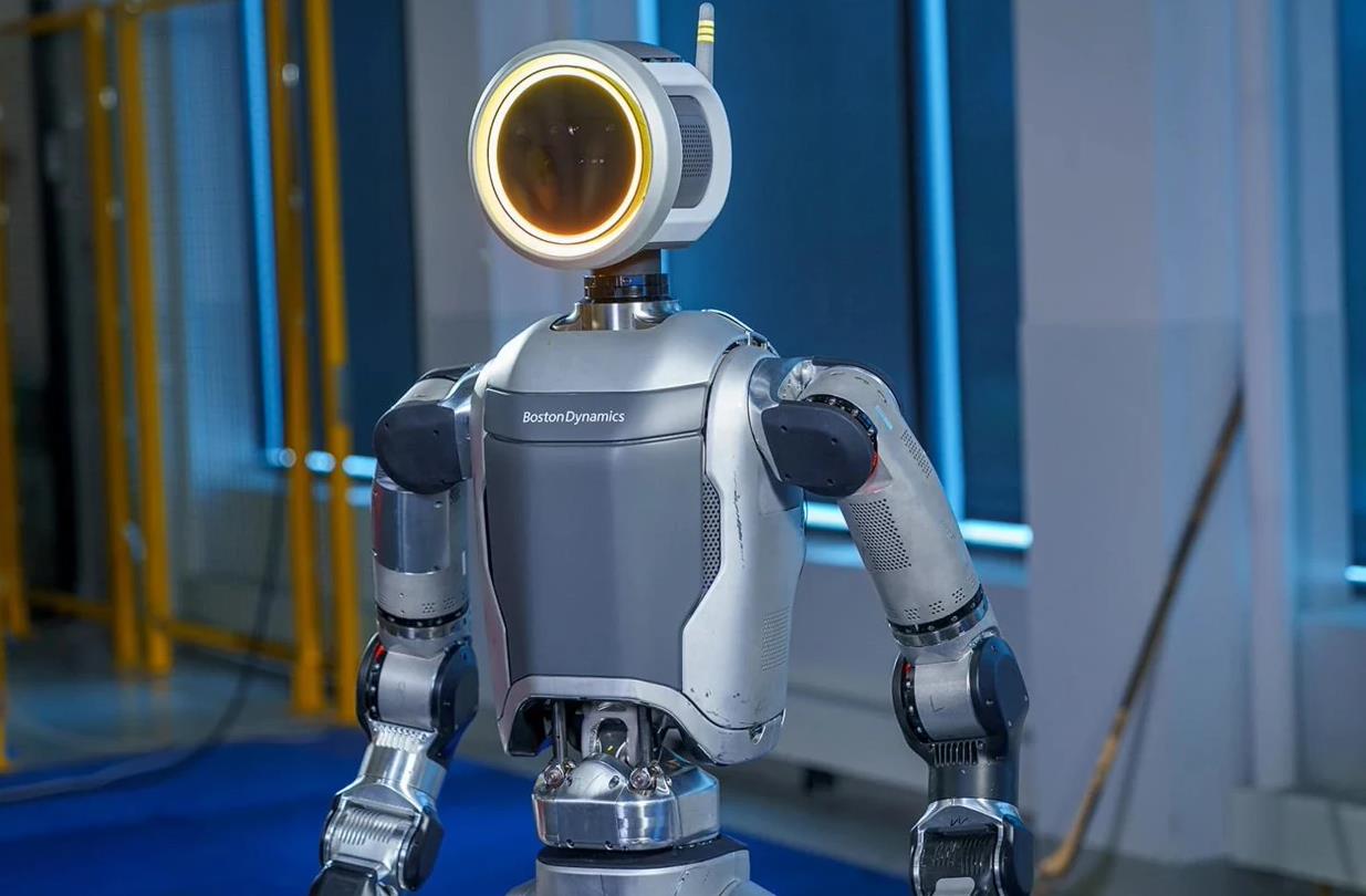 波士顿动力推出全新电动Atlas人形机器人：运动范围更广，功能更强大