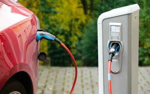 加拿大推出新电动汽车税收减免政策，促进绿色出行与产业创新