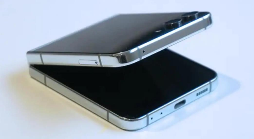 三星Galaxy Z Flip 6跑分曝光：骁龙8 Gen 3+8GB内存，性能亮眼