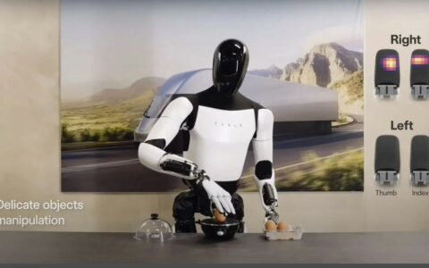 英伟达CEO黄仁勋大胆预言：人形机器人将迎“白菜价”时代，未来或将走入千家万户！