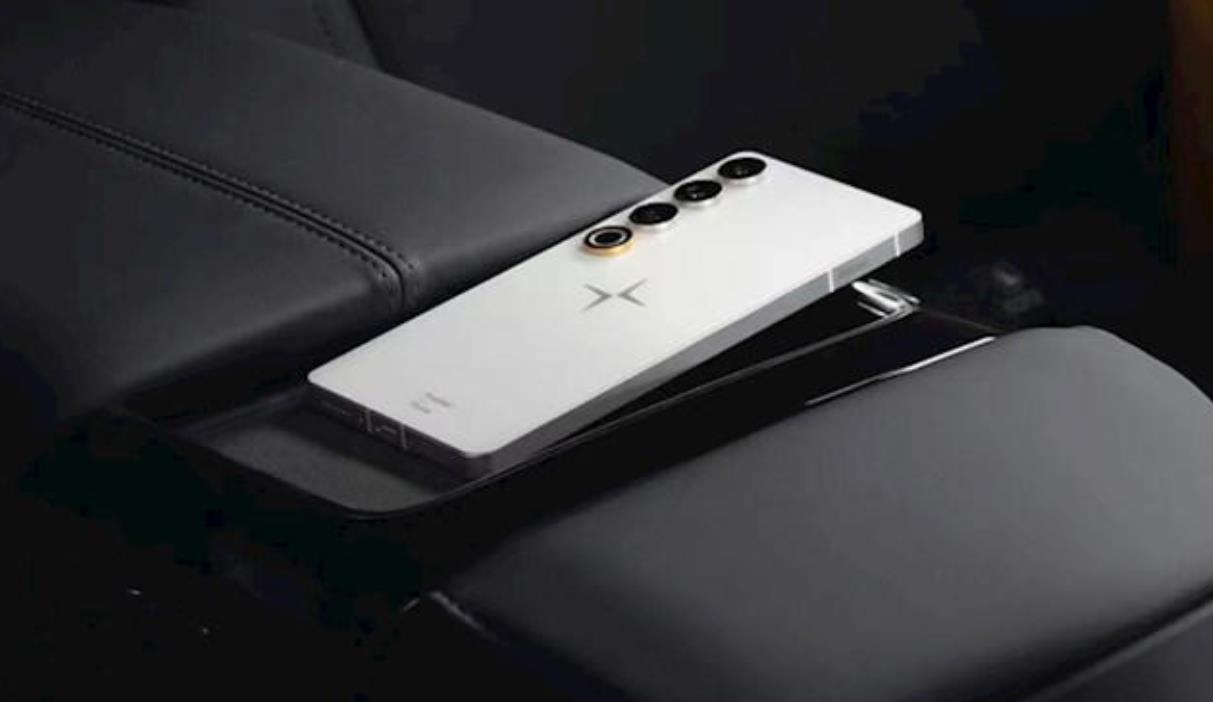 极星AI旗舰手机Polestar Phone正式发布：售价7388元，设计独特性能出众