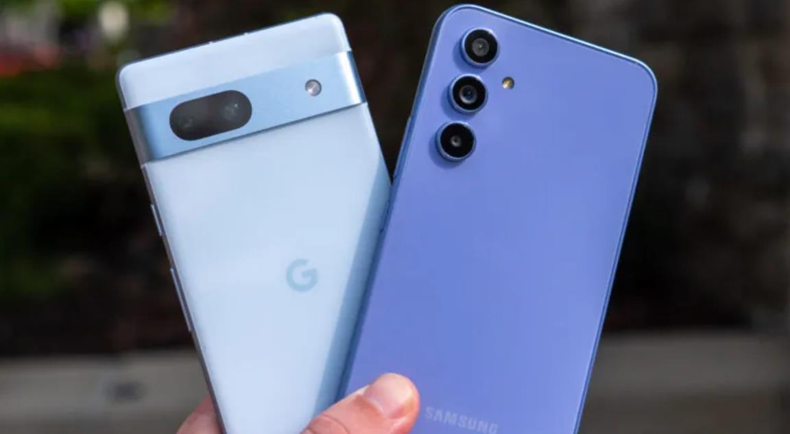 三星Galaxy A55 5G vs 谷歌Pixel 8a：哪款中端手机更值得期待？