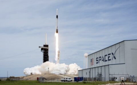 SpaceX猎鹰9号一级助推器达成300次回收里程碑