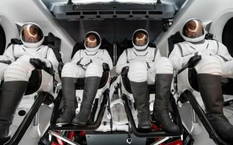 SpaceX揭晓北极星黎明号任务细节：私人宇航员将挑战新高度