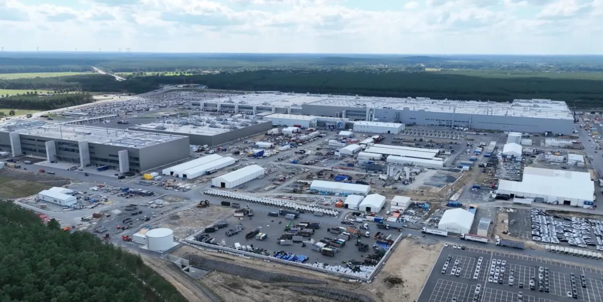 特斯拉Tesla柏林超级工厂宣布暂时关闭，应对多重挑战