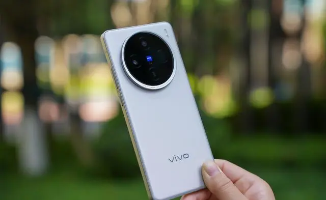 vivo X100S 和vivo X100哪個(gè)好：直屏新紀(jì)元，誰更勝一籌？