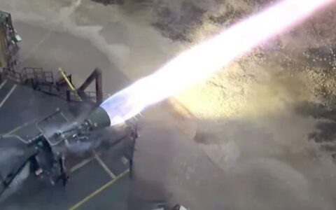 SpaceX猛禽火箭发动机测试爆炸视频曝光：火光与浓烟震撼人心