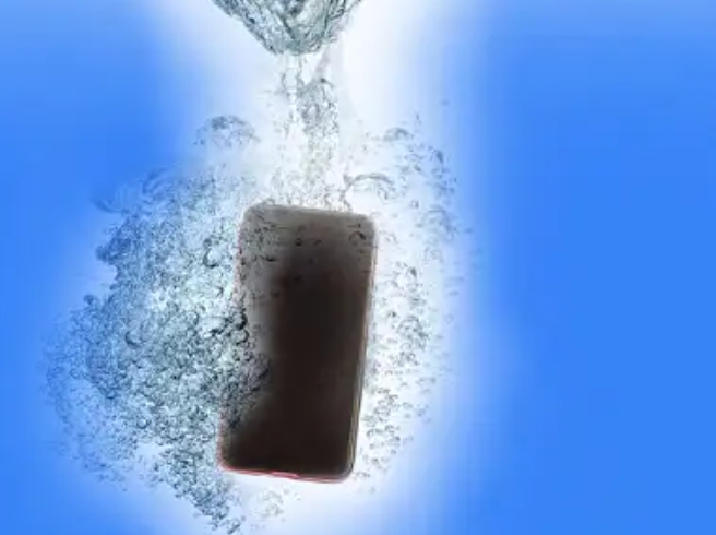 急救指南：苹果手机掉水里怎么处理？