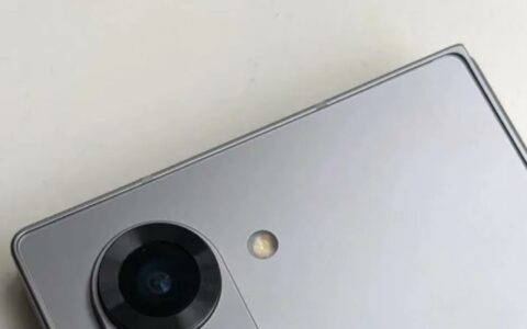 三星Galaxy Z Fold6真机疑似曝光：更宽更方正，相机岛调整引关注