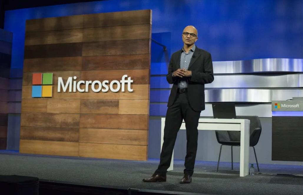 微软CEO萨蒂亚・纳德拉辞去星巴克董事职务