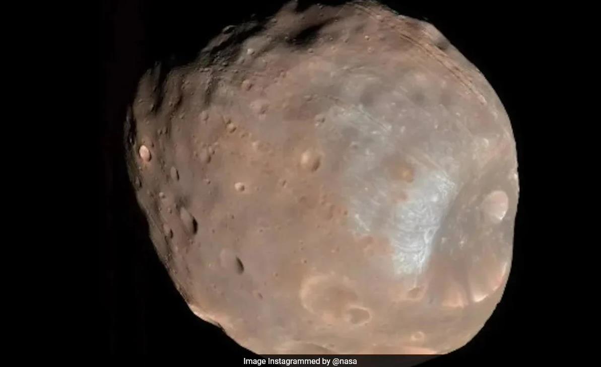 NASA发布火星卫星“火卫一”照片，网友戏称“太空马铃薯”