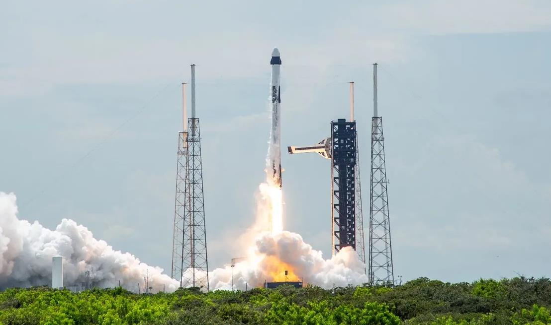 SpaceX“龍”飛船成功發(fā)射，攜美俄宇航員前往國(guó)際空間站