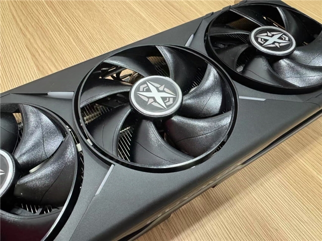 DLSS4性能全力沖鋒，耕升GeForce RTX5080炫光OC值得你擁有！