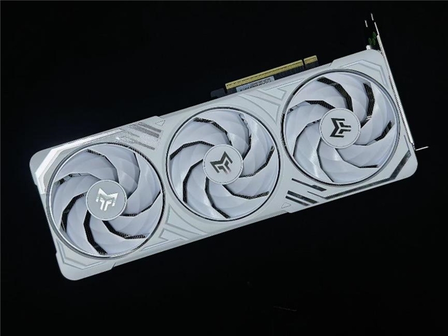 影馳 GeForce RTX 5070 Ti 金屬大師 OC評測：DLSS 4超強發揮