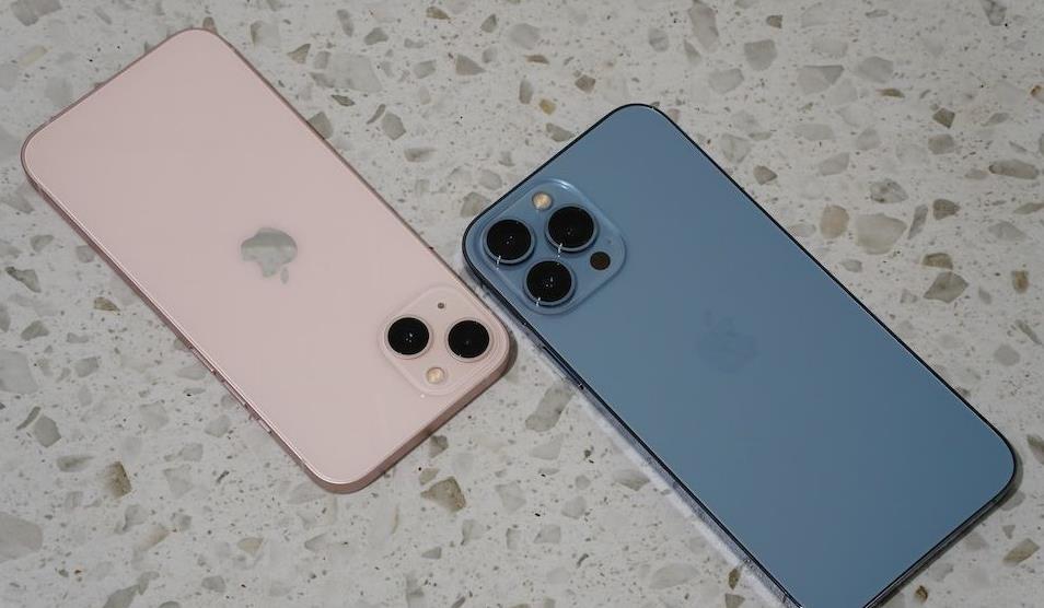 蘋果iPhone 20周年紀念版曝光：可折疊+玻璃Pro雙機型，印度制造或推高售價