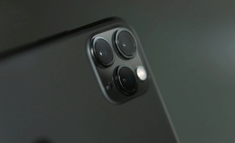 T-Mobile 免費(fèi)送出 iPhone 16 Pro ?   無需以舊換新、這波操作太狠了