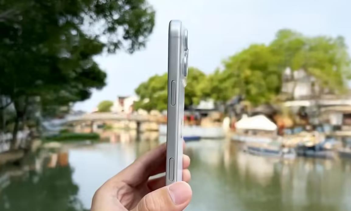 ?蘋果iPhone 17 Pro Max機模曝光：機身厚度及重量有所增加