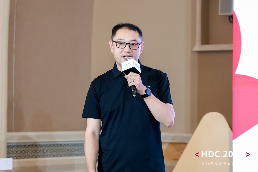華為云AI-Native智算存儲，構筑高效普惠的AI數據底座