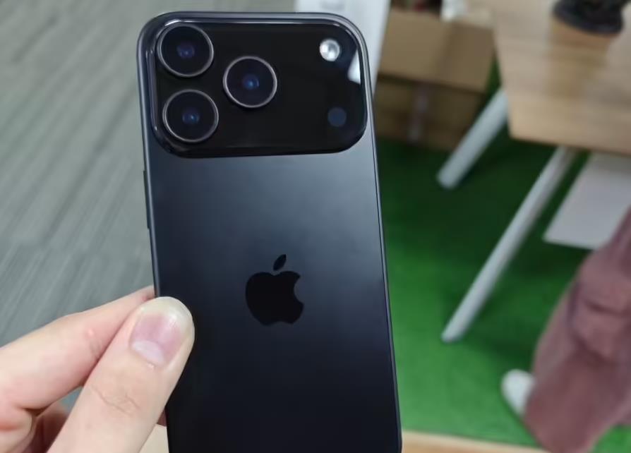 iPhone 17 Pro機模曝光：橫向相機矩陣+下移蘋果標