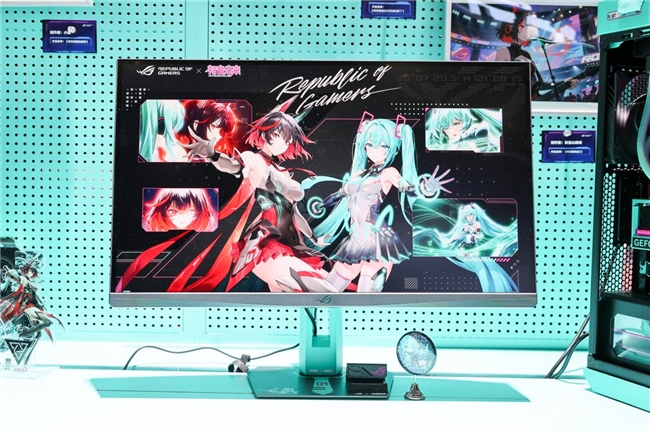 BW2025 ROG絕神 RO姬x初音未來(lái)版電競(jìng)顯示器，雙模新品閃耀登場(chǎng)