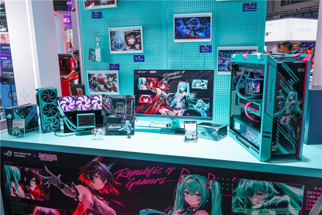 BW2025 ROG絕神 RO姬x初音未來(lái)版電競(jìng)顯示器，雙模新品閃耀登場(chǎng)